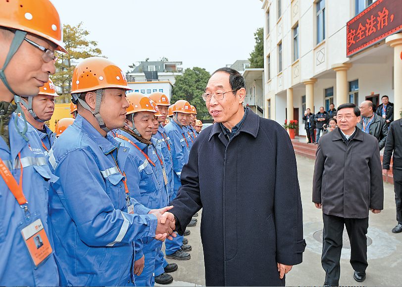 尤权于伟国在榕看望慰问基层干部职工